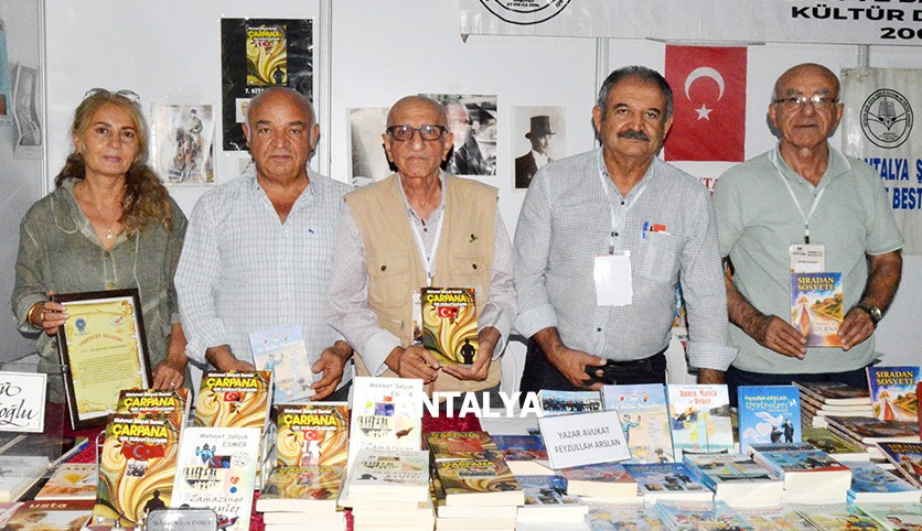 Antalyalı yazar ve şairler, kitap fuarında buluştu
