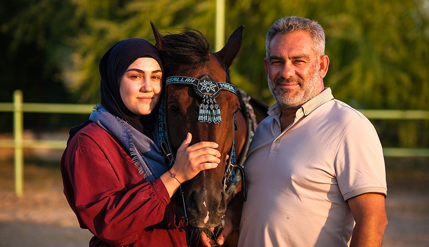 At tutkusu, baba-kızı binicilik eğitmeni yaptı