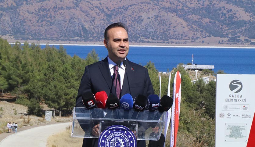Bakan Kacır: Salda'yı daha geniş kesimlerle buluşturuyoruz