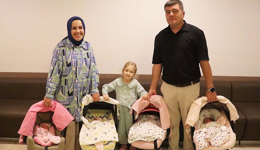 İkinci çocuk isterken, dördüzleri oldu