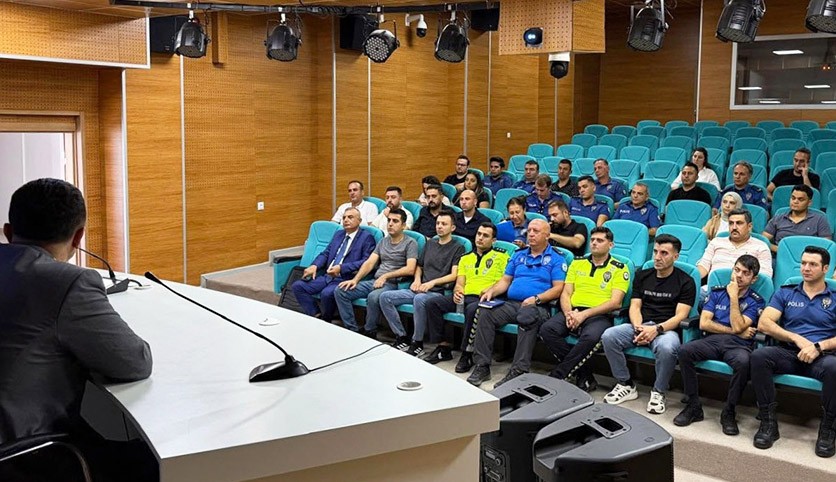 Okul kolluk görevlilerine ‘Güvenli Okullar’ bilgilendirmesi