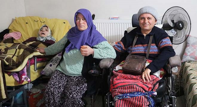 21 yıldır serebral palsili ablası ile ağabeyine bakıyor