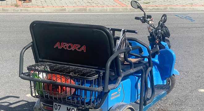 Antalya'da devrilen elektrikli bisikletteki 2 kişi yaralandı