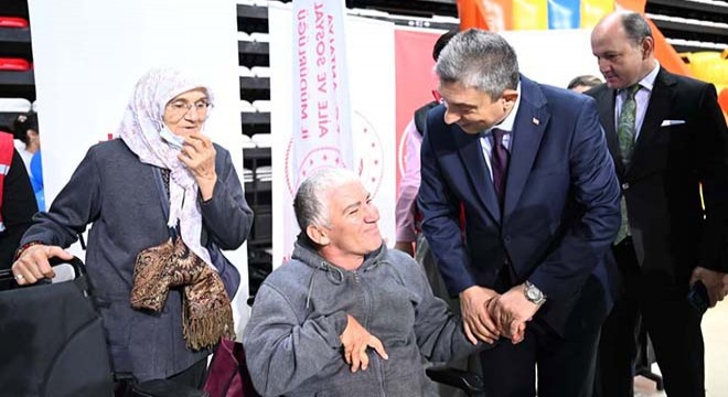 Antalya’da engeller sevgiyle aşılıyor