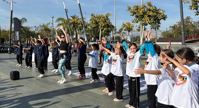 Antalya'da ilkokul öğrencileriyle ‘sağlıklı yaşam’ etkinliği