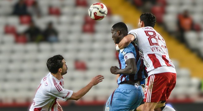 Antalyaspor Trabzonspor ile puanları paylaştı