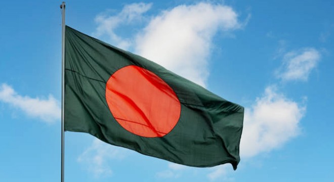 Bangladeş'te yolcu otobüsü nehre düştü: 24 ölü
