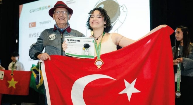 Bilim Olimpiyatları’nda Şampiyon Ayşe Naz