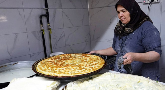 Burdur'da su böreği mesaisi