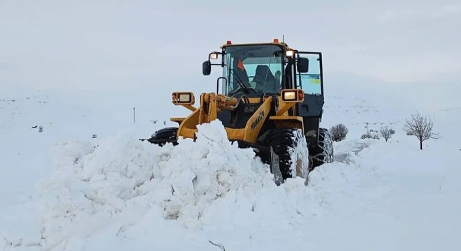 Çok sayıda ili kar vurdu: Yollar kapandı irtibat kesildi