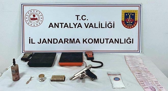 Döşemealtı'nda uyuşturucu operasyonu