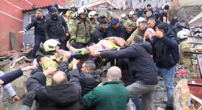 Fatih'te doğalgaz kaynaklı patlama; 1 ölü, 10 yaralı