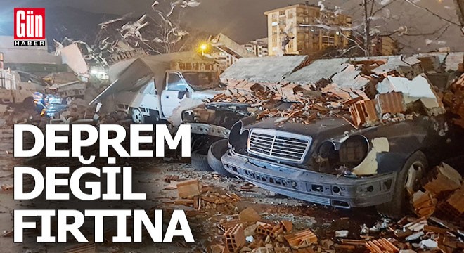 Fırtına duvarı yıktı, aracın içinda mahsur kaldı