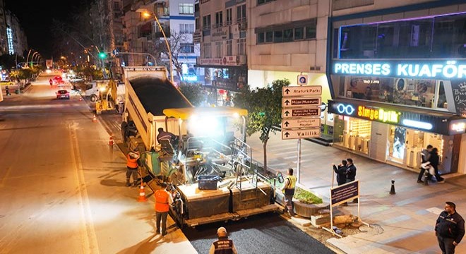 Güllük Caddesi’nde yol bakım ve onarım çalışması