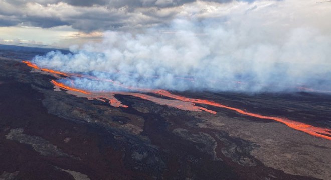 Kilauea Yanardağı yeniden lav püskürttü