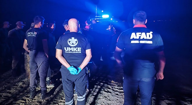 Hazar Gölü’ne giren genç boğuldu