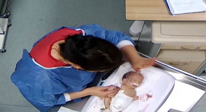 Hemşirenin darbettiği bebekle ilgili rapor dosyaya girdi