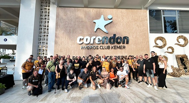 Hull City taraftarları tatil için Antalya’ya geldi