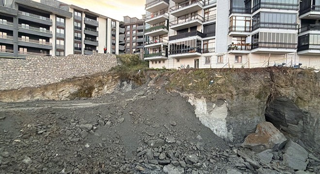 İnşaat alanında toprak kayması: 70 kişi tahliye edildi