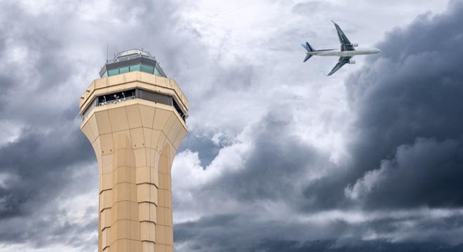 İran’da hava sahası uçuşlara yeniden açıldı