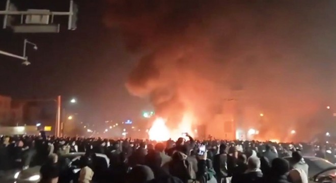 İran’da protestolar sürüyor, internet erişimi tamamen kesildi