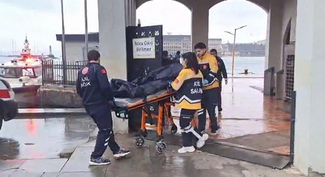 Kadıköy'de denizde erkek cesedi bulundu