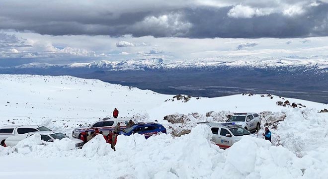 Kadın dağcının cenazesi, Ağrı Dağı’ndan indirildi
