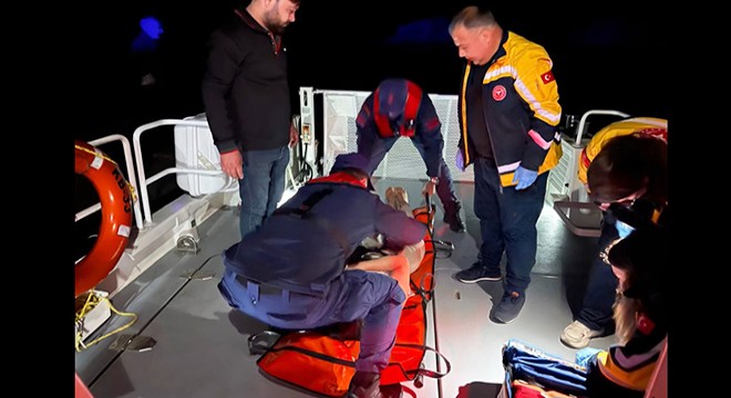 Kaleköy’de rahatsızlanan kişi Sahil Güvenlik botuyla tahliye edildi