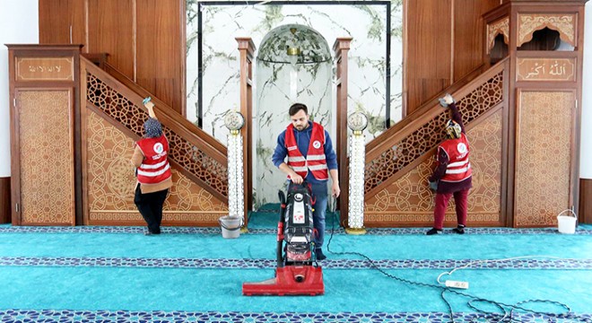 Kepez’de camiler ramazana hazırlandı