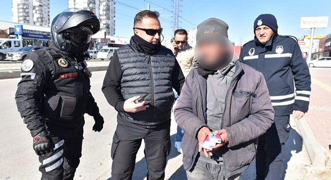 Kepez’de çifte denetim; seyyar satıcı ve dilencilere operasyon