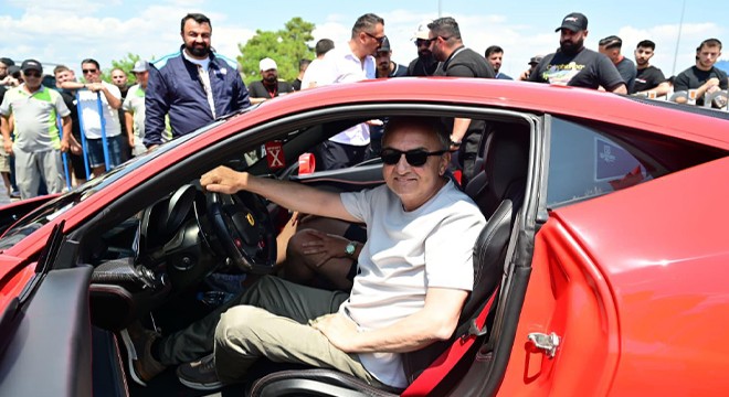 Kepez’de drag rüzgarı esti