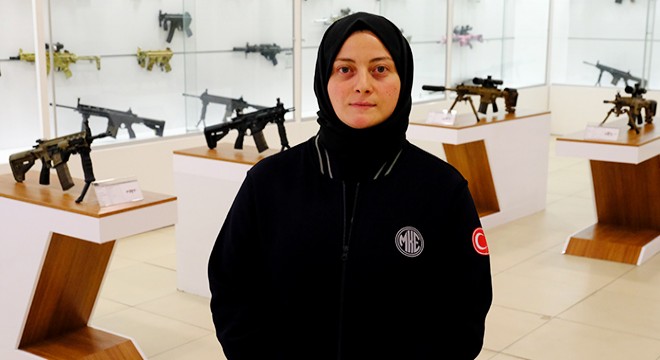 Mühendis Ümmügülsüm, Mehmetçik'in silahını test ediyor