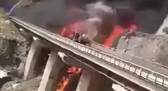 Otobüs tankere çarptı: 45 kişi hayatını kaybetti