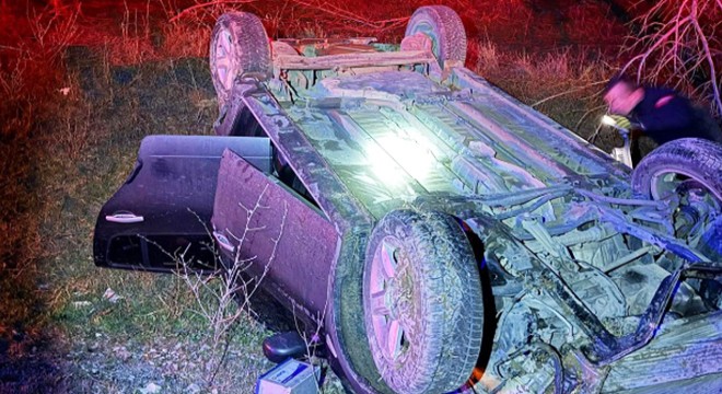 Otomobil şarampole devrildi: 2 yaralı