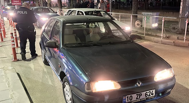 Otomobile arkadan çarpan motosikletli yaralandı