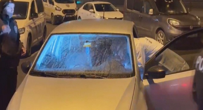 Park halindeki araçta ceset bulundu