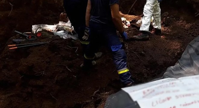 Toplu mezar paniği: 32 ceset çıkarıldı