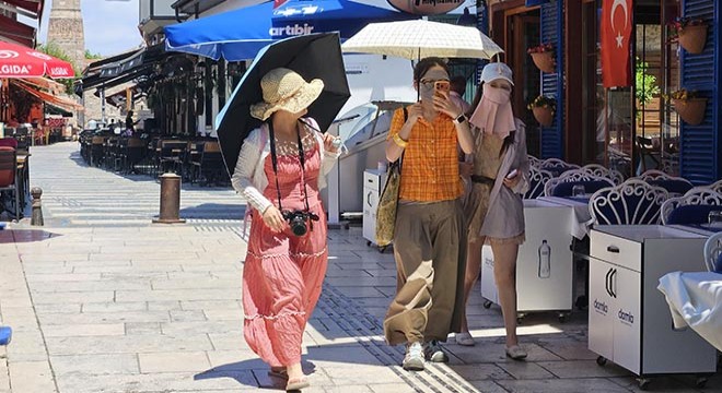 Uzak Doğulu turistlerden Antalya'da ‘sıcak’ önlemi