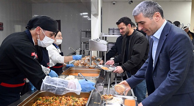 Vali Aktaş öğrencilerle iftar yaptı