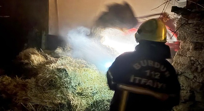 Yangında 2 bin balya saman zarar gördü