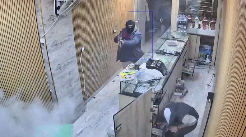 Kuyumcu'ya baskın; 2 ölü... İşte o anın videosu...
