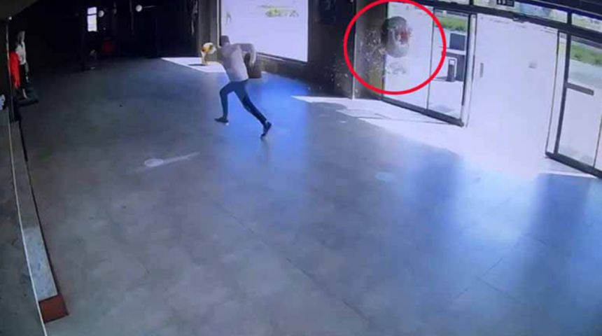 Antalya'da turistin panik halleri kamerada